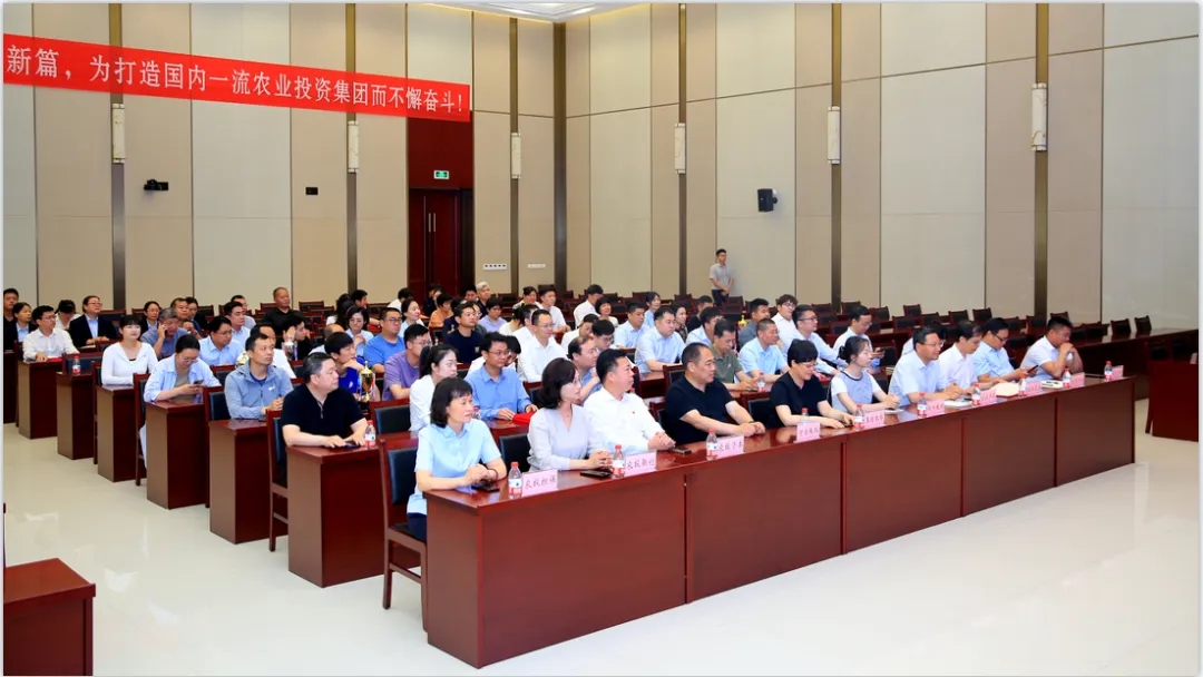 省農(nóng)投集團(tuán)2024年春季健身月活動(dòng)頒獎(jiǎng)儀式舉行，花花牛聯(lián)隊(duì)獲得優(yōu)異成績(jī)！