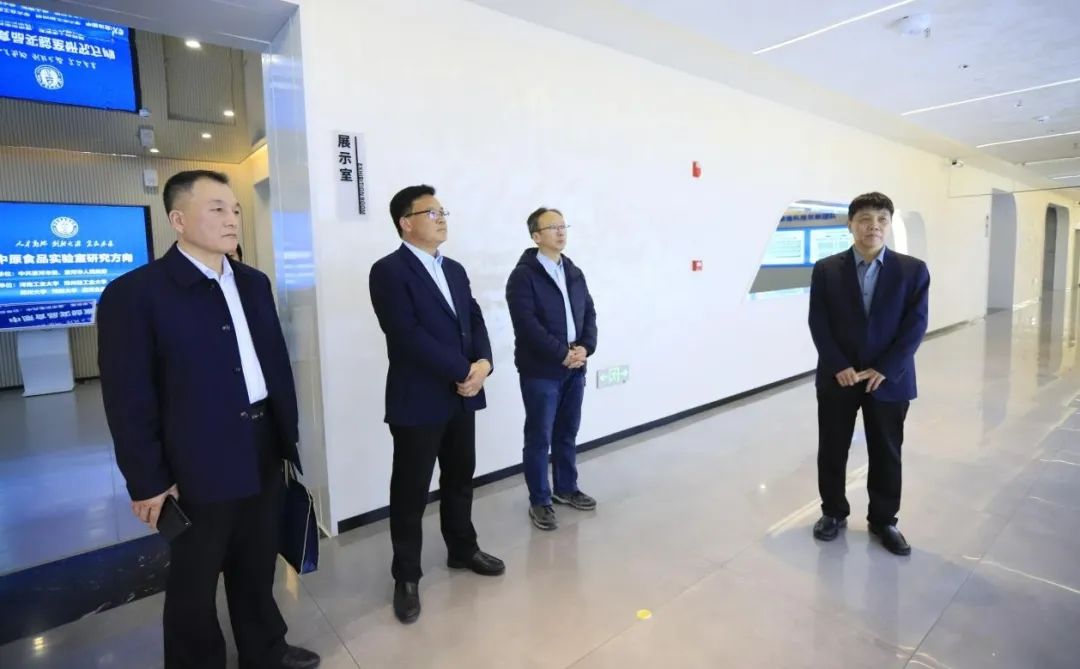 花花牛乳業(yè)集團黨委書記、董事長唐洪峰一行赴中原食品實驗室同中國工程院院士、中原食品實驗室主任任發(fā)政座談交流