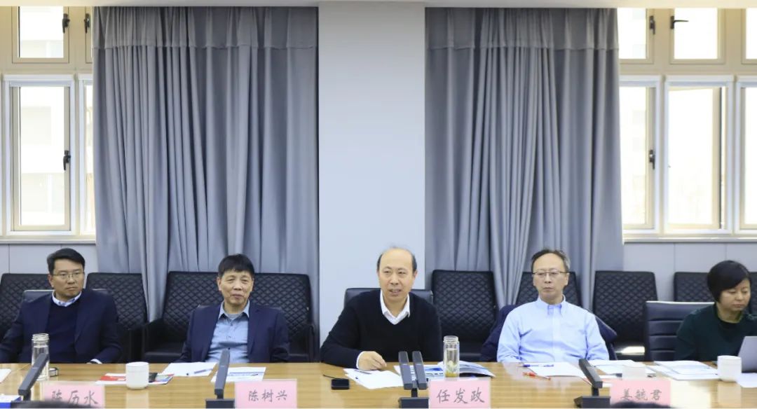 花花牛乳業(yè)集團黨委書記、董事長唐洪峰一行赴中原食品實驗室同中國工程院院士、中原食品實驗室主任任發(fā)政座談交流