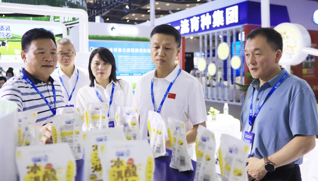 啟航新征程 點亮新賽道丨花花牛乳業(yè)集團參加第十四屆中國奶業(yè)大會暨D20峰會，榮獲“中國乳制品生產(chǎn)企業(yè)現(xiàn)代化等級5A級”評定殊榮