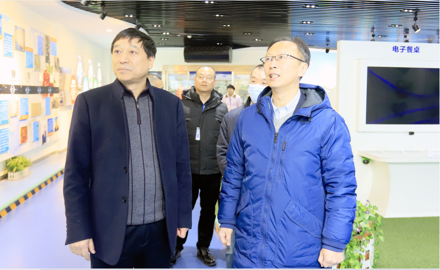 花花牛丨東北農(nóng)大食品學(xué)院院長、中原食品實驗室首席科學(xué)家姜毓君教授蒞臨花花牛乳業(yè)集團(tuán)調(diào)研
