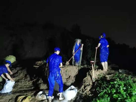 微光匯聚、風雨同舟，我們一起扛！