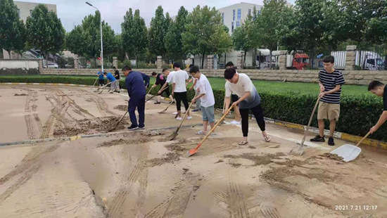微光匯聚、風雨同舟，我們一起扛！