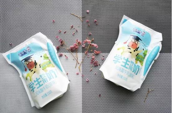 花花牛首款愛克林低溫學(xué)生飲用酸牛奶上市啦?。?！