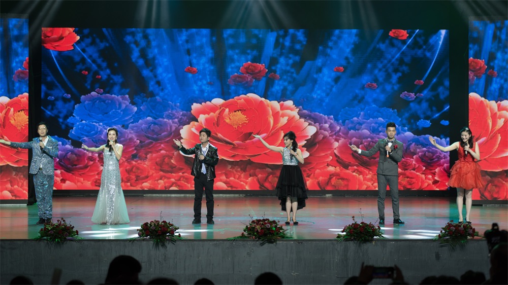 “不忘初心、聚力前行” 花花牛集團(tuán)2018迎新春聯(lián)歡會(huì)隆重舉行