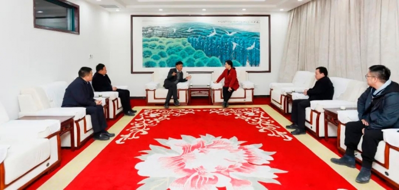 發(fā)揮產(chǎn)業(yè)優(yōu)勢 助力鄉(xiāng)村振興 | 民權(quán)縣委副書記、縣長王靜嫻會見關(guān)曉彥董事長一行