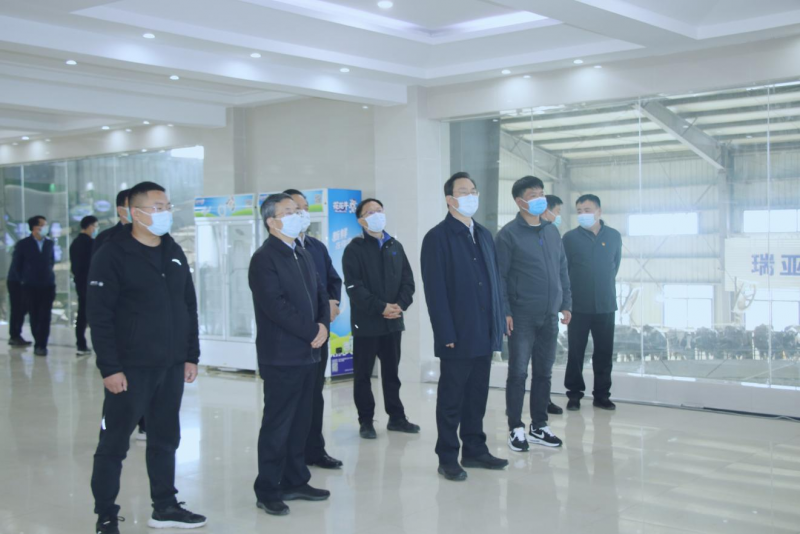 河南省人大常委會(huì)黨組書記、副主任孔昌生蒞臨花花牛魯山瑞亞牧場參觀調(diào)研